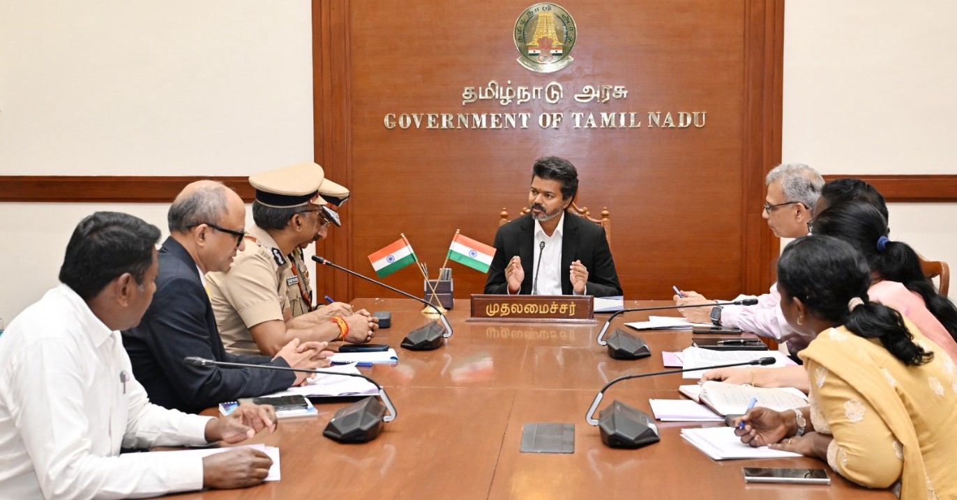 யாருகிட்ட ‘பருப்பை’ காட்டுறார்..? நொடியில் தூக்கியடித்த CM விஜய்.! மிரண்டு தவிக்கும் ஐஏஎஸ் அதிகாரிகள்..!