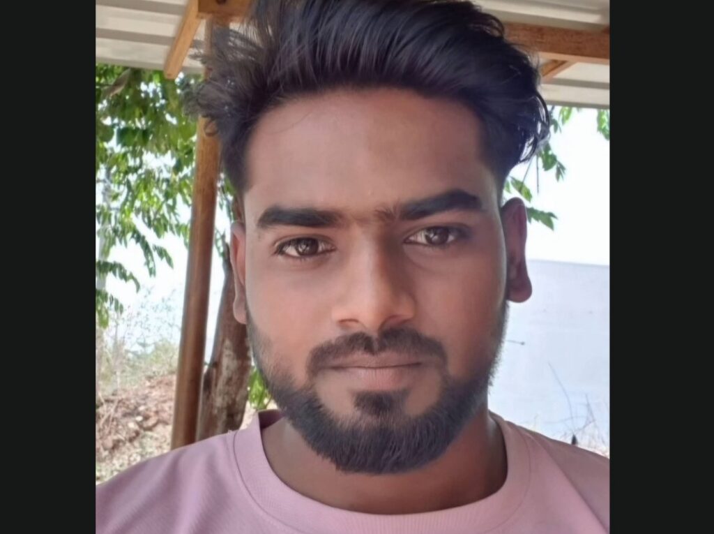 ராணுவ வீரர் தினேஷ்