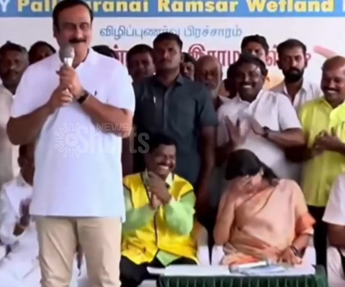 அன்புமணி சொன்ன அந்த வார்த்தை.. மேடையிலேயே வெட்கப்பட்டு சிரித்த சௌமியா..!