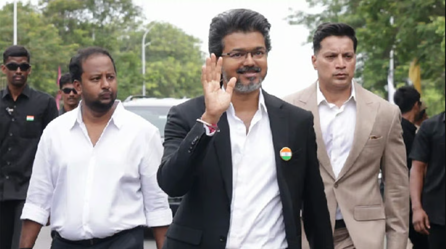 விஜய் லண்டன் பயணம்..! சீக்ரெட் லிஸ்ட்… பிரைவேட் கேமராமேன்கள்… டெல்லி ஆசியோடு நடந்த மெகா விதிமீறல்..?